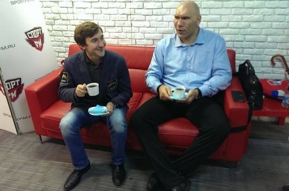 Сергей Карякин и Николай Валуев. Фото с сайта ruchess.ru