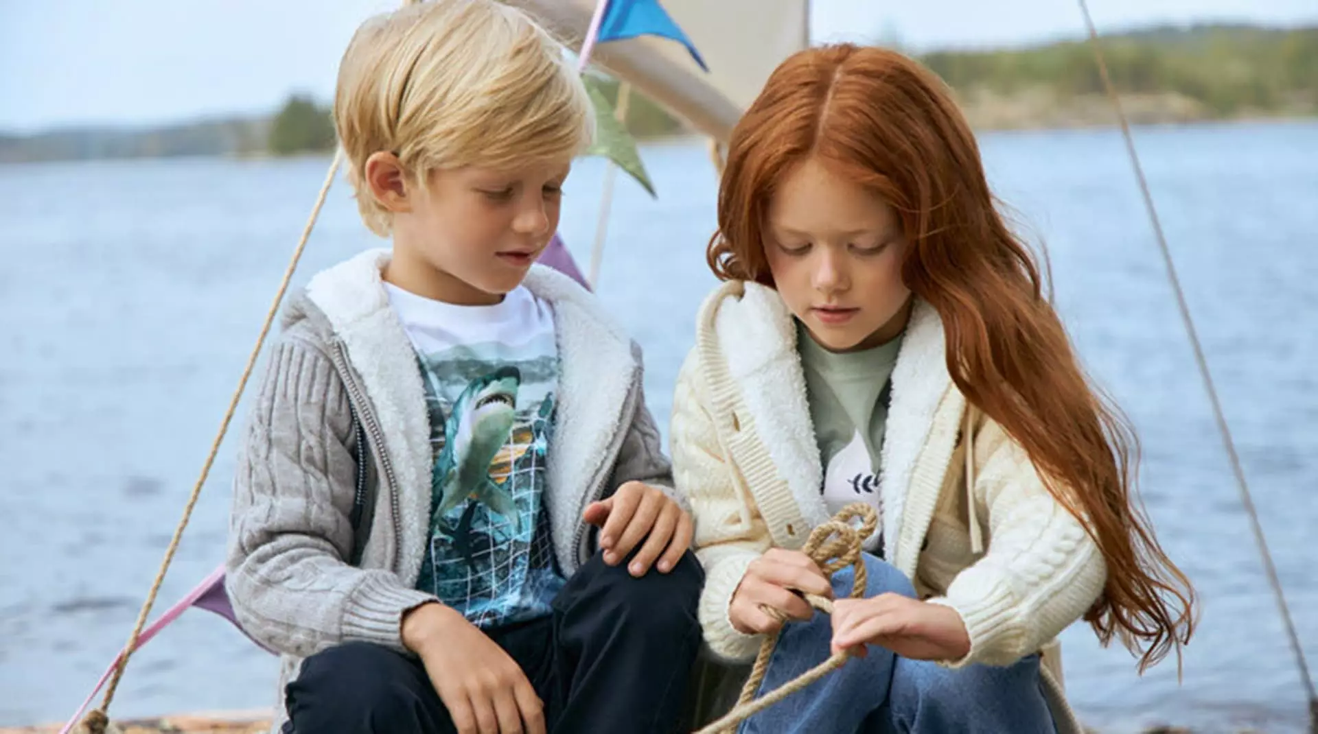 В стиле хюгге и без бантиков: «Детский мир» сделал неожиданную рекламу детской одежды