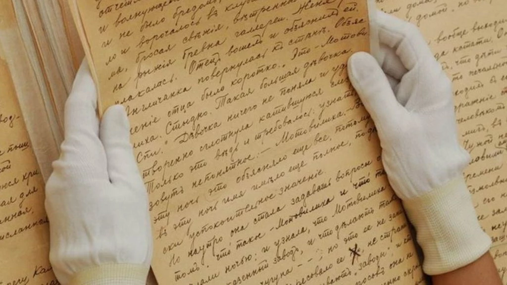 Нейросеть распознает почерк и переводит его в печатный текст
