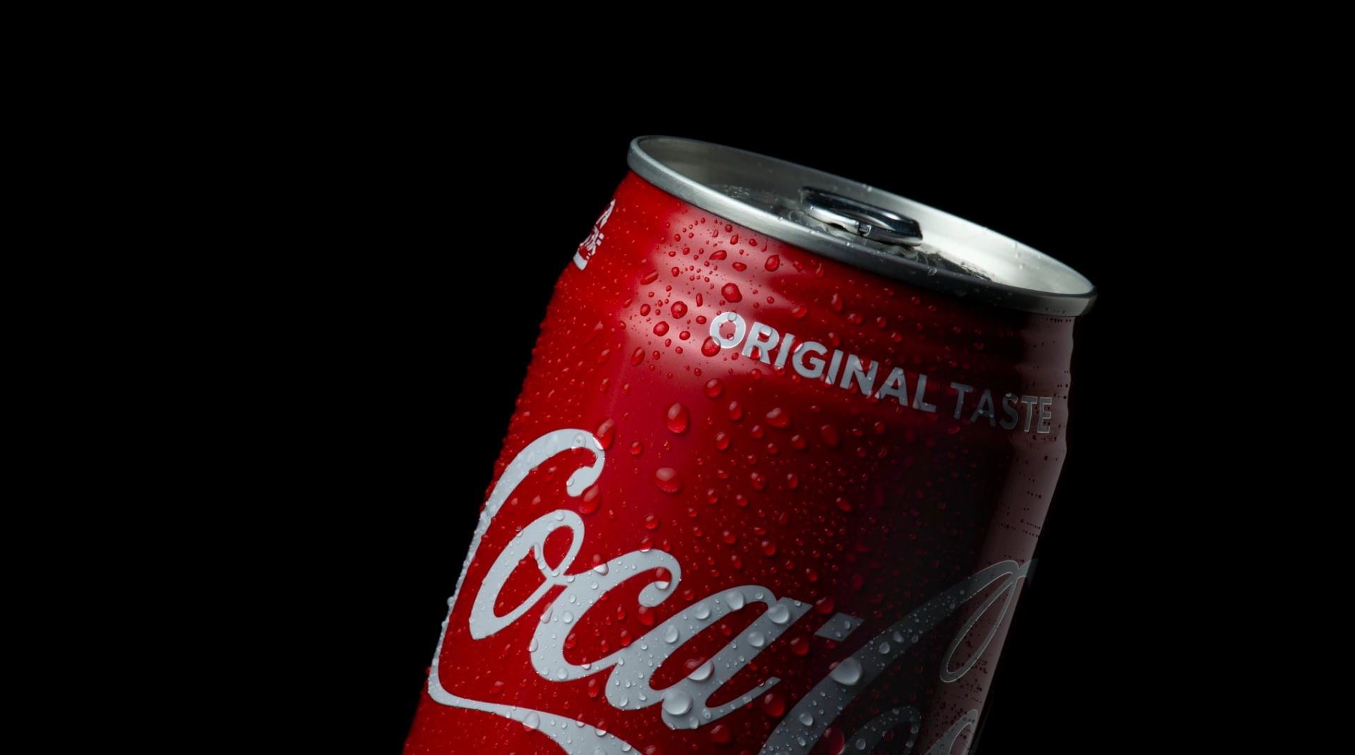 Дай я тебя обниму! – Coca-Cola показала новый, изогнутый логотип
