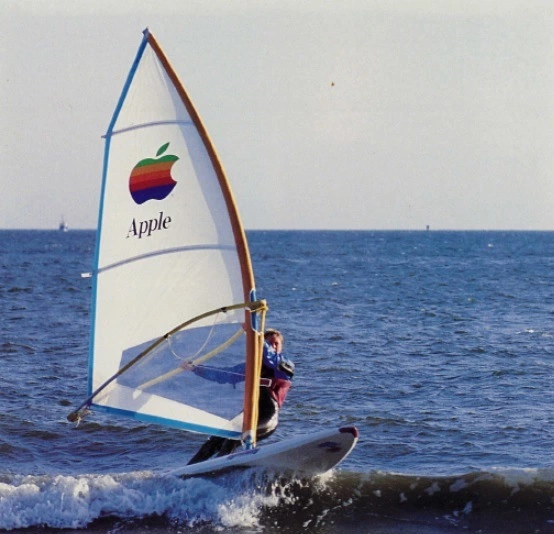 Доска для виндсерфинга, скутер, графин... – 10 очень странных продуктов Apple Доска для виндсерфинга, скутер, графин... – 10 очень странных продуктов Apple