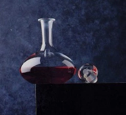 Декантер демонстрировал любовь его обладателя к дорогому образу жизни Декантер демонстрировал любовь его обладателя к дорогому образу жизни