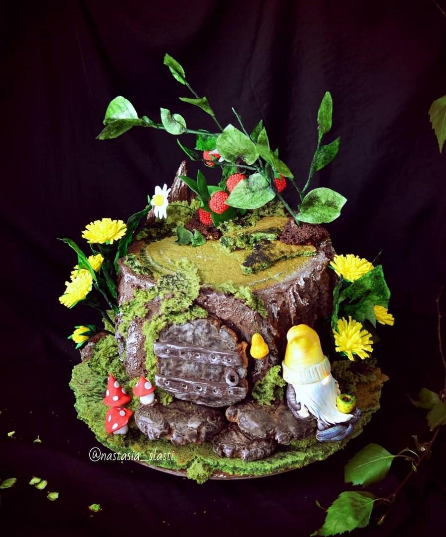 Мой сказочный пенек с сахарным, вафельным и пряничным декором