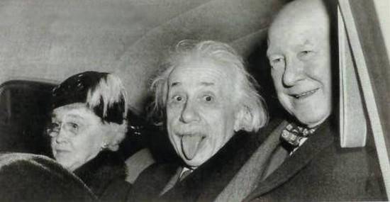 А. Эйнштейн: Есть только два способа прожить жизнь: первый – будто чудес не бывает, второй – будто кругом одни чудеса