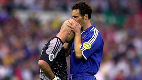 Если бы не поцелуй в лысую голову Бартеза, было бы у сборной Франции столько побед?