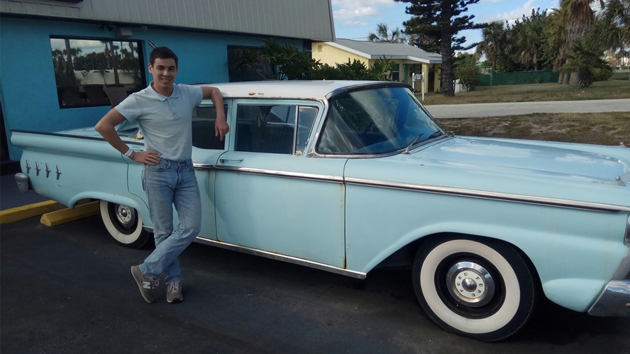 На следующий день после разговора попросил Артема выслать фото, которое бы отображало его внутреннее состояние. Он сказал, что я могу взять любую его фотку, т. к. его зарплату урезали на 20 % На следующий день после разговора попросил Артема выслать фото, которое бы отображало его внутреннее состояние. Он сказал, что я могу взять любую его фотку, т. к. его зарплату урезали на 20 %