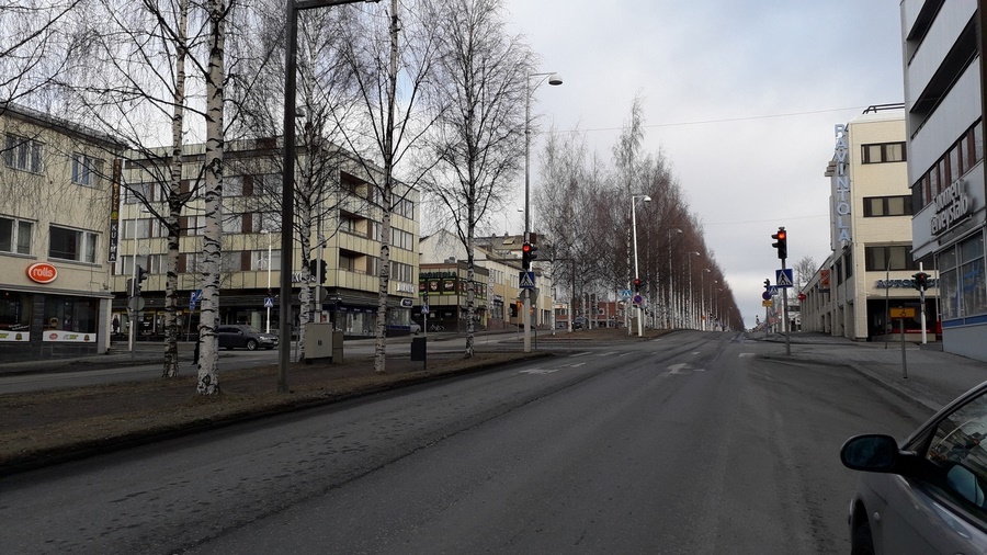 Пустые улицы, иногда полупустые полки магазинов. И только природе всё ни почём! Пустые улицы, иногда полупустые полки магазинов. И только природе всё ни почём!