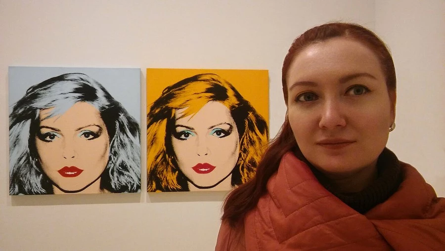 Маргарита каждый месяц посещает множество культурных мероприятий и музеев, чтобы делиться впечатлениями с читателями ее каналов