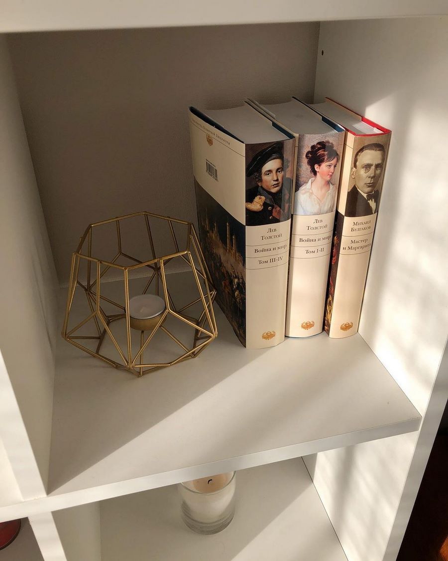 Домашняя фотостудия для «Инстаграм*»: как быстро и недорого сделать софтбокс, фотофон и реквизит