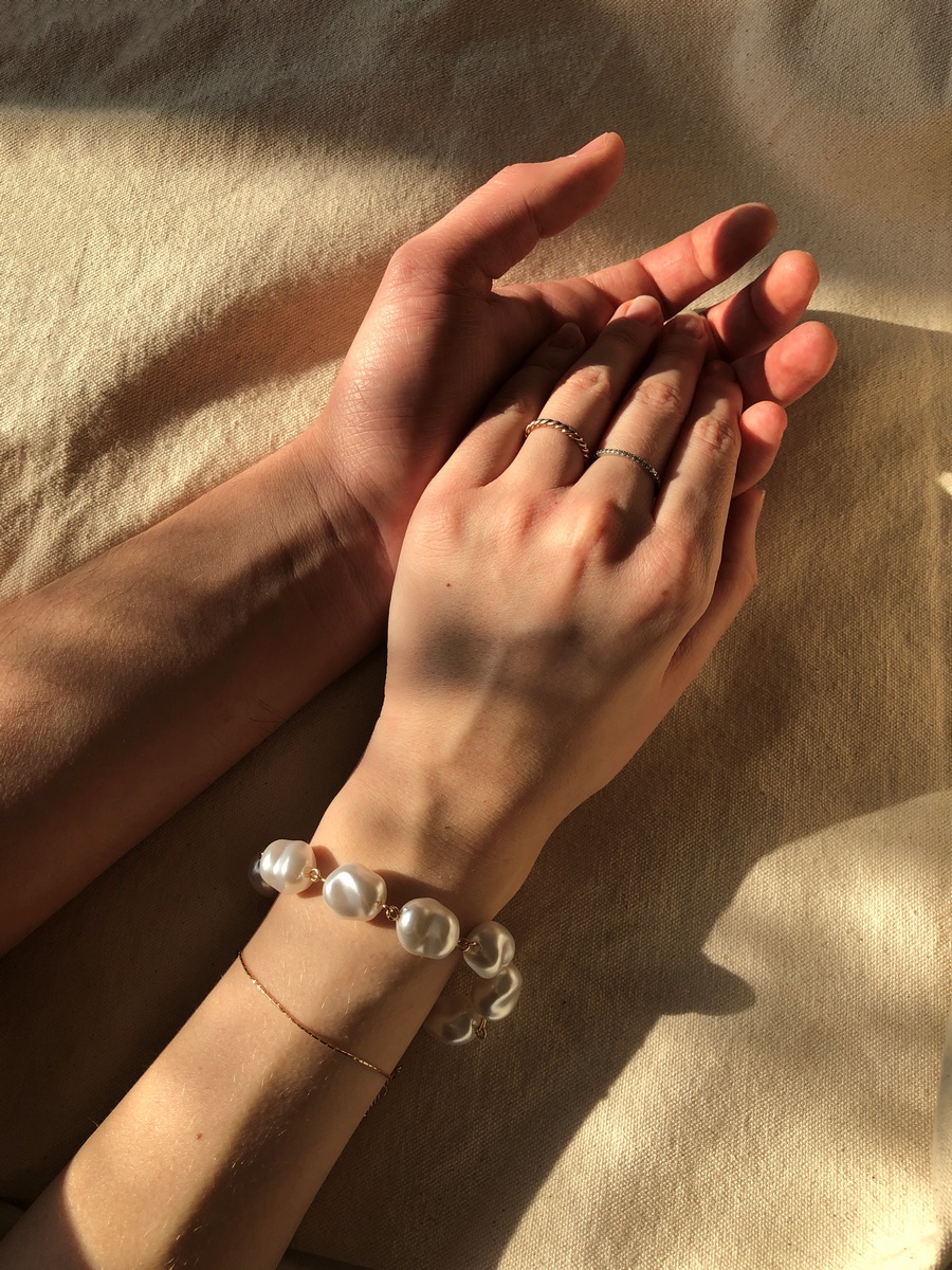 Домашняя фотостудия для «Инстаграм*»: как быстро и недорого сделать софтбокс, фотофон и реквизит