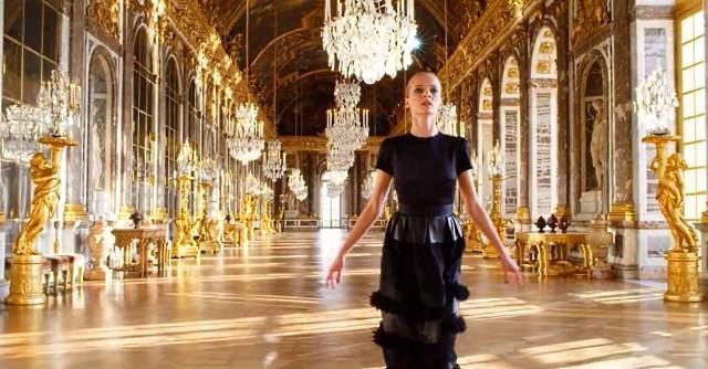 Величественные интерьеры Версальского дворца отлично вписываются в образ бренда, как высокого искусства