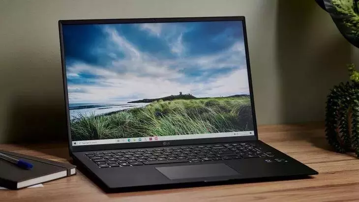 Стоит LG Gram 17 от 244 тыс. руб. LG Gram 17 (2023)